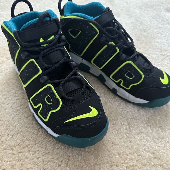 Nike Kids Black and Neon Green Sneakers - Picture 2 of 5